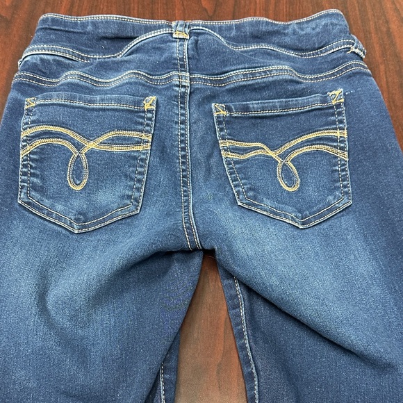 Junior’s Wallflower Jeans - Picture 4 of 4